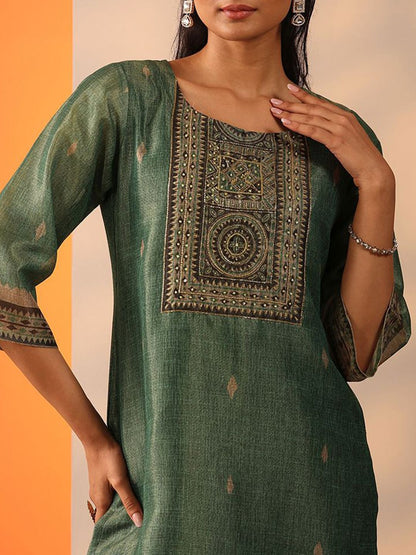 Geometric Printed Straight Kurta With Trousers And Dupatta