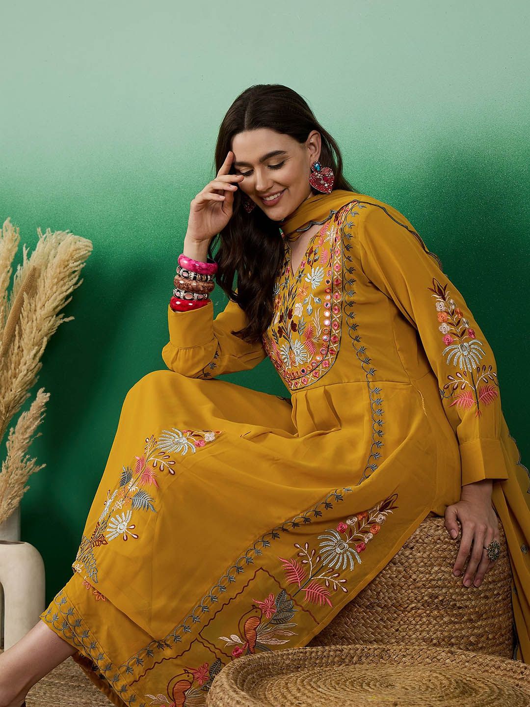 Dhiyona KL Floral Embroidered V-Neck Cuffed Sleeves Thread Work Kurta ,Palazzos & Dupatta