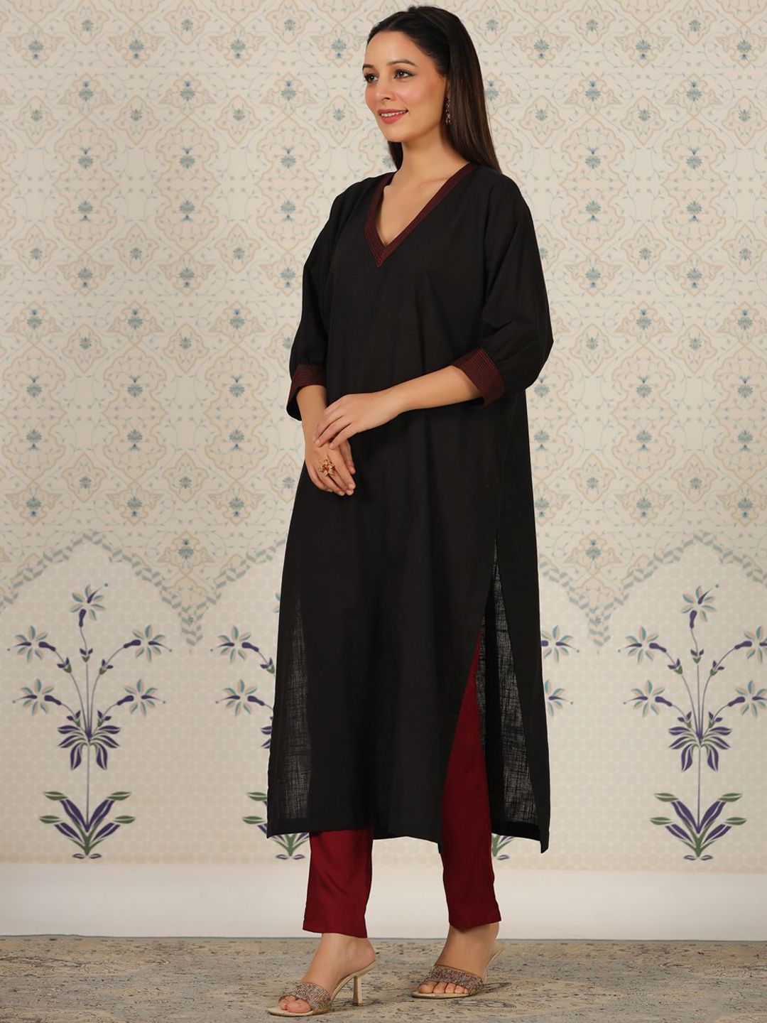 Dhiyona OD  V Neck Thread Work Kurta