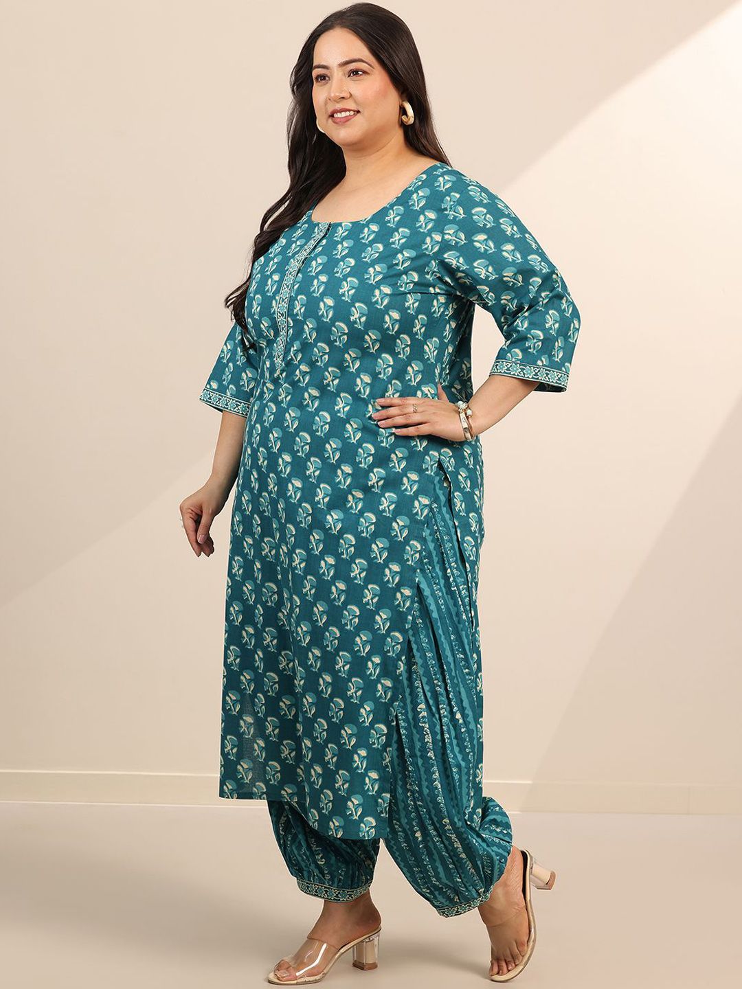 Dhiyona Women's Plus Size Floral Printed Straight Kurta With Salwar & Dupatta