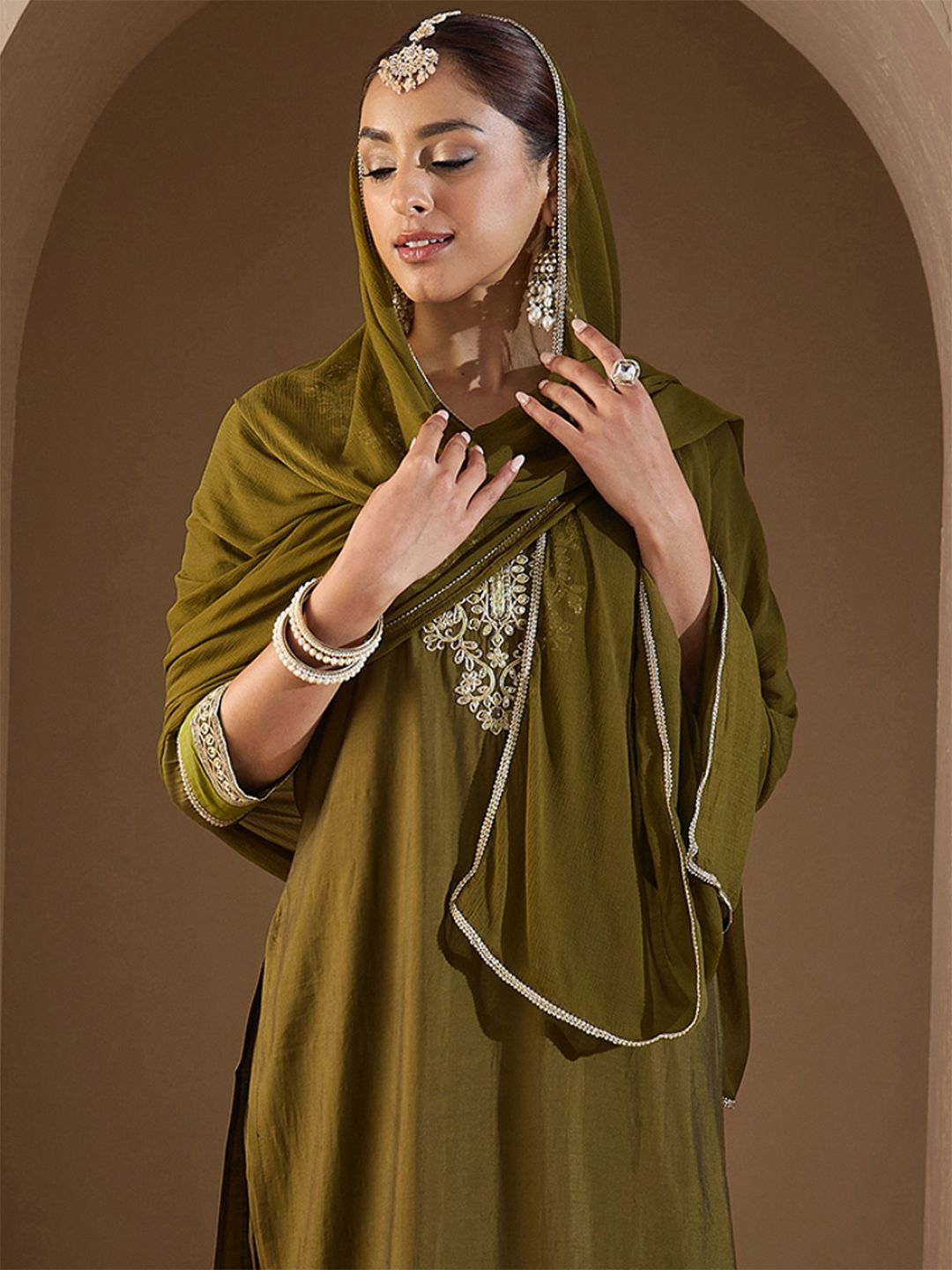 Dhiyona IE Floral Embroidered Kurta with Trousers & Dupatta