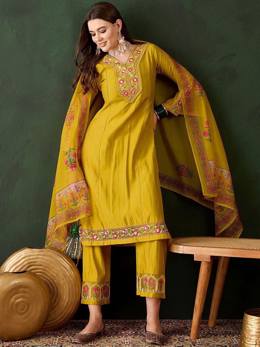 Dhiyona SN Embroidered Thread Work Straight Kurta With Trousers & Dupatta
