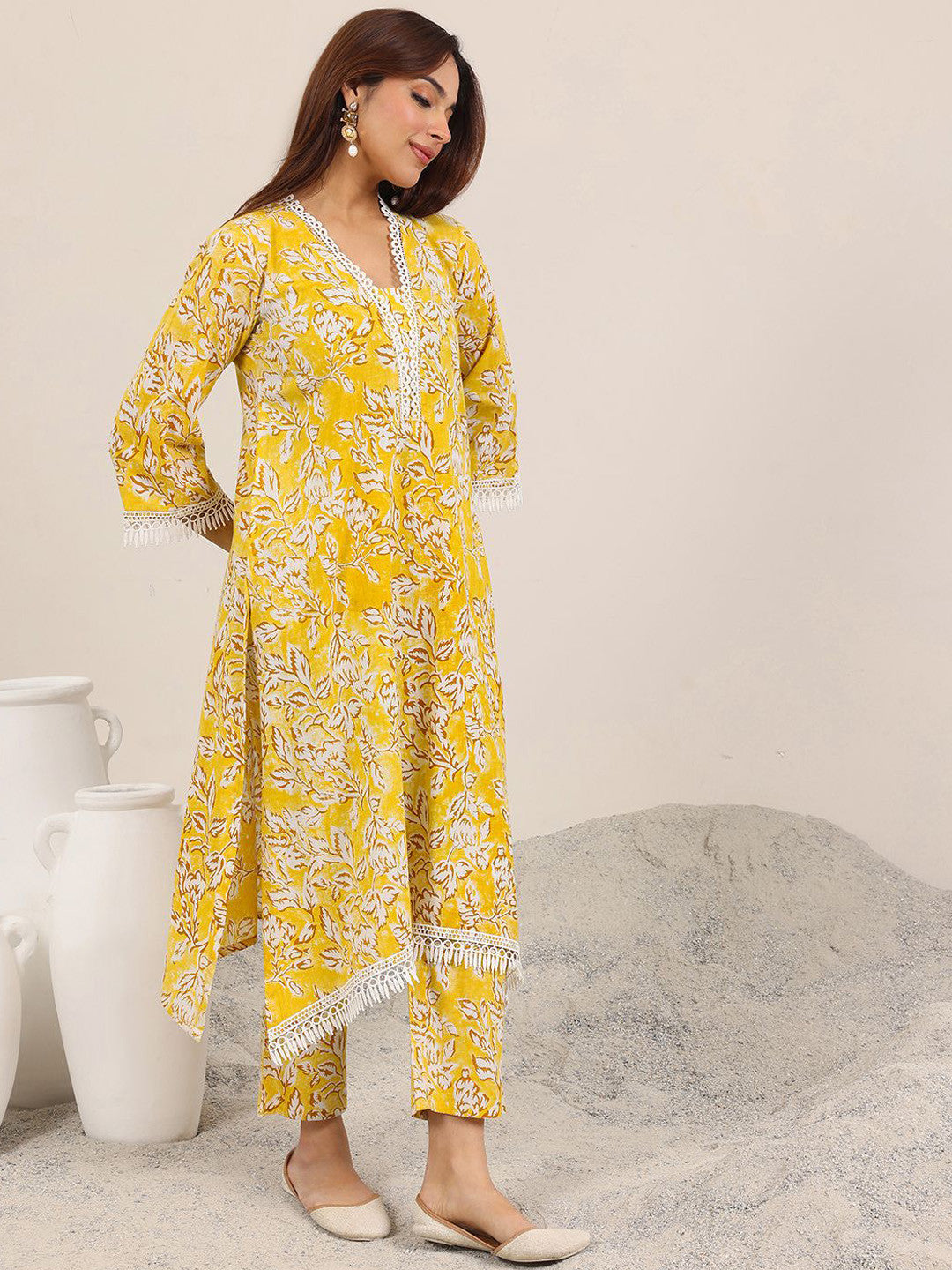 Floral Printed V-Neck Straight Kurta With Trouser