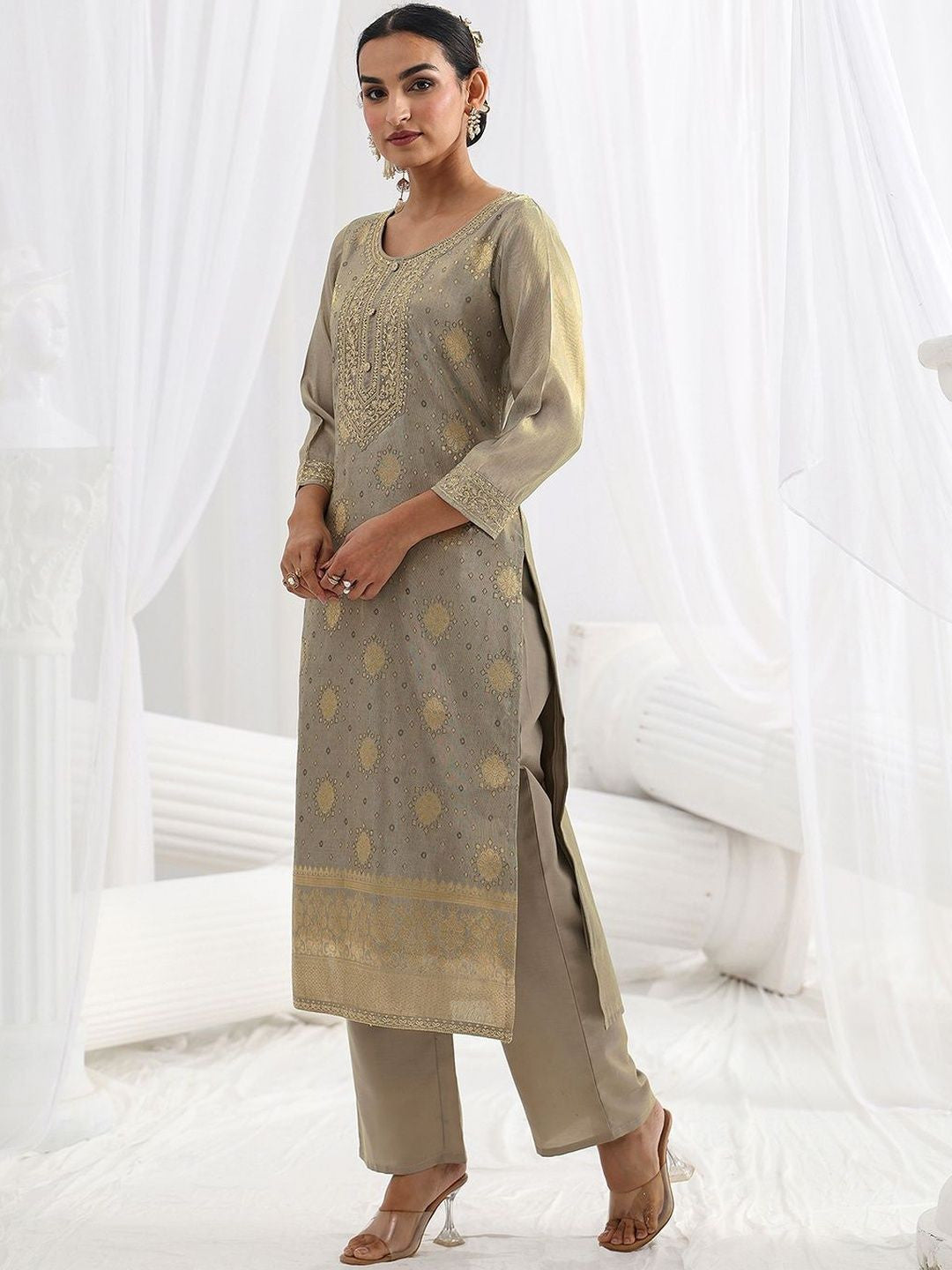 Women Regular Thread Work Kurta with Trousers & With Dupatta