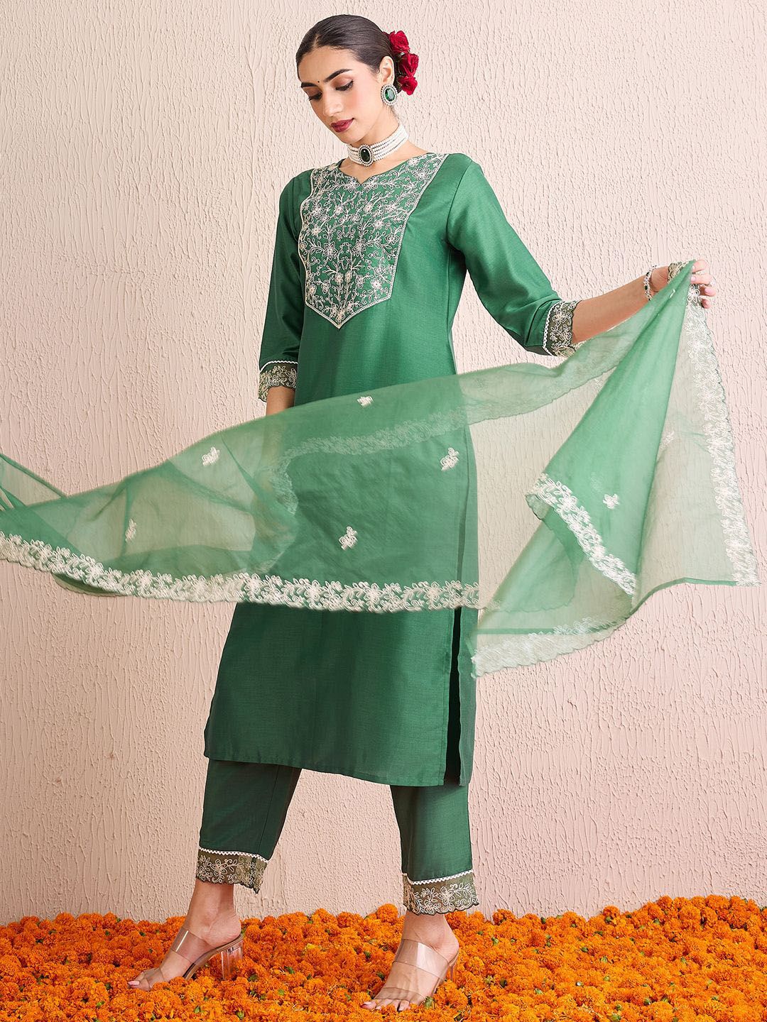 Women Ethnic Motifs Yoke Design Regular Thread Work Kurta with Trousers & With Dupatta
