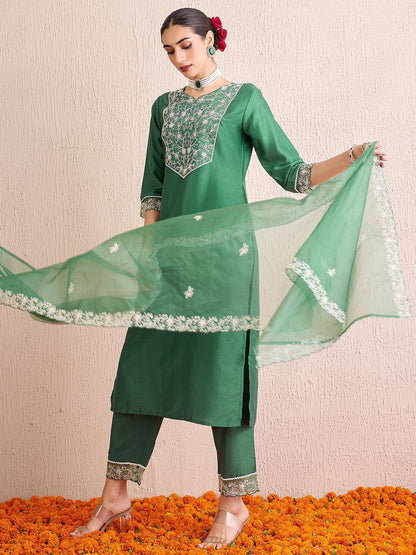 Women Ethnic Motifs Yoke Design Regular Thread Work Kurta with Trousers & With Dupatta