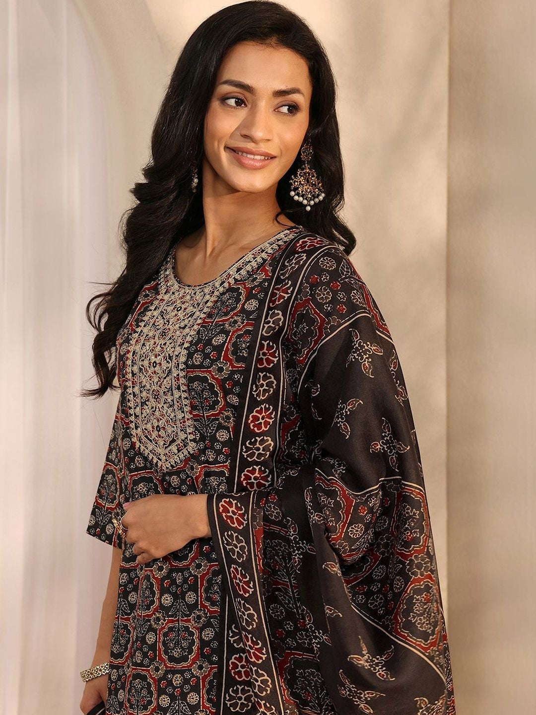 Women Ethnic Motifs Printed Regular Thread Work Kurta with Trousers & With Dupatta