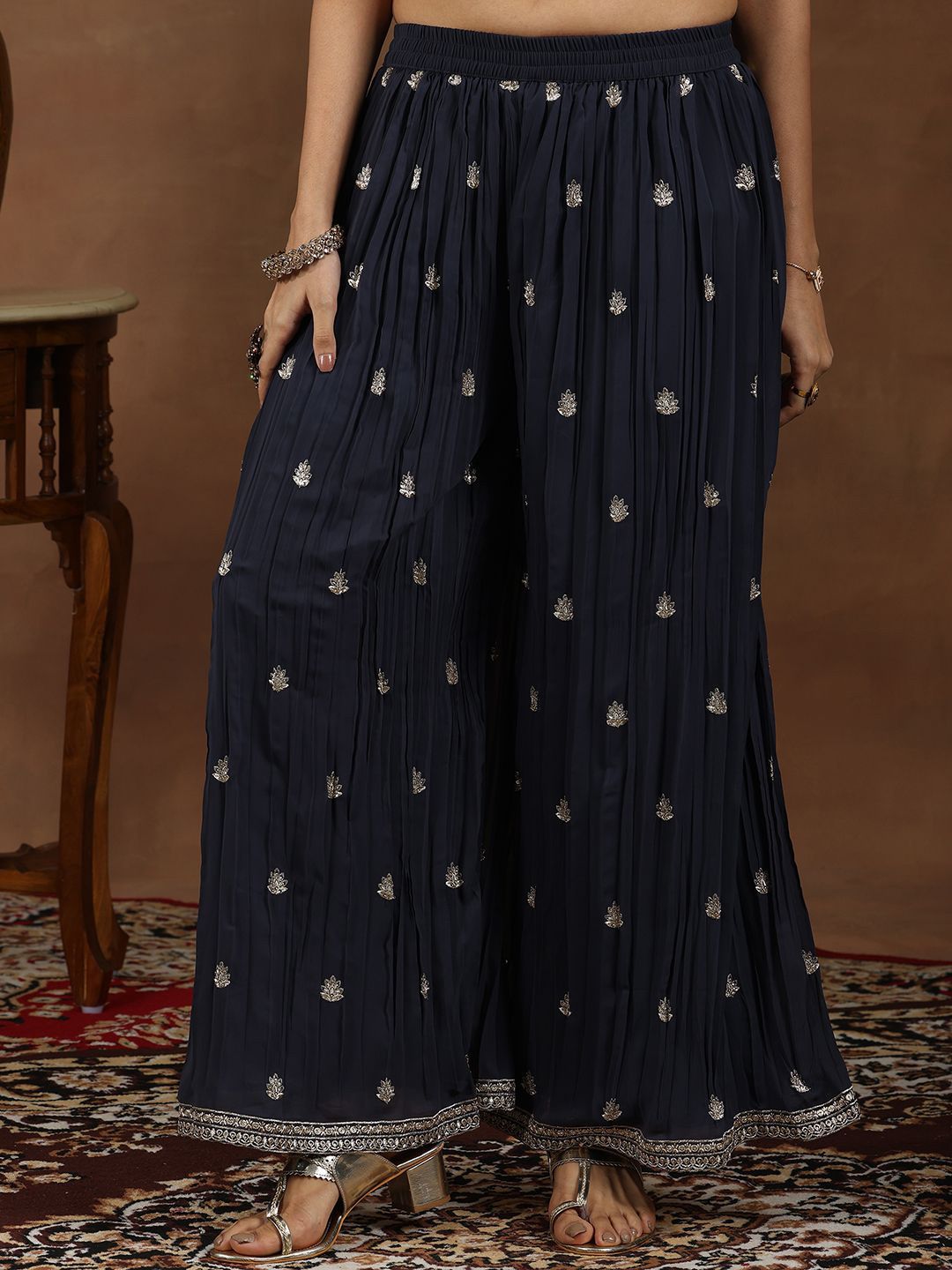 Dhiyona LL Women Floral Embroidered Regular Kurta with Palazzos & With Dupatta