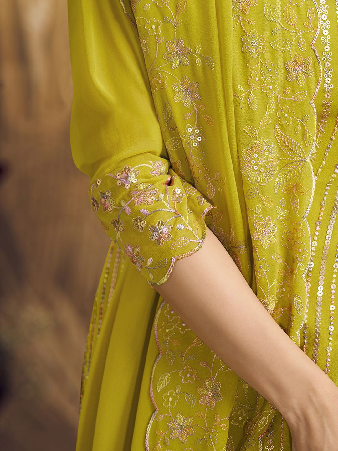 Dhiyona IN Women Floral Thread and Sequinned Embroidered Kurta with Palazzos & Dupatta
