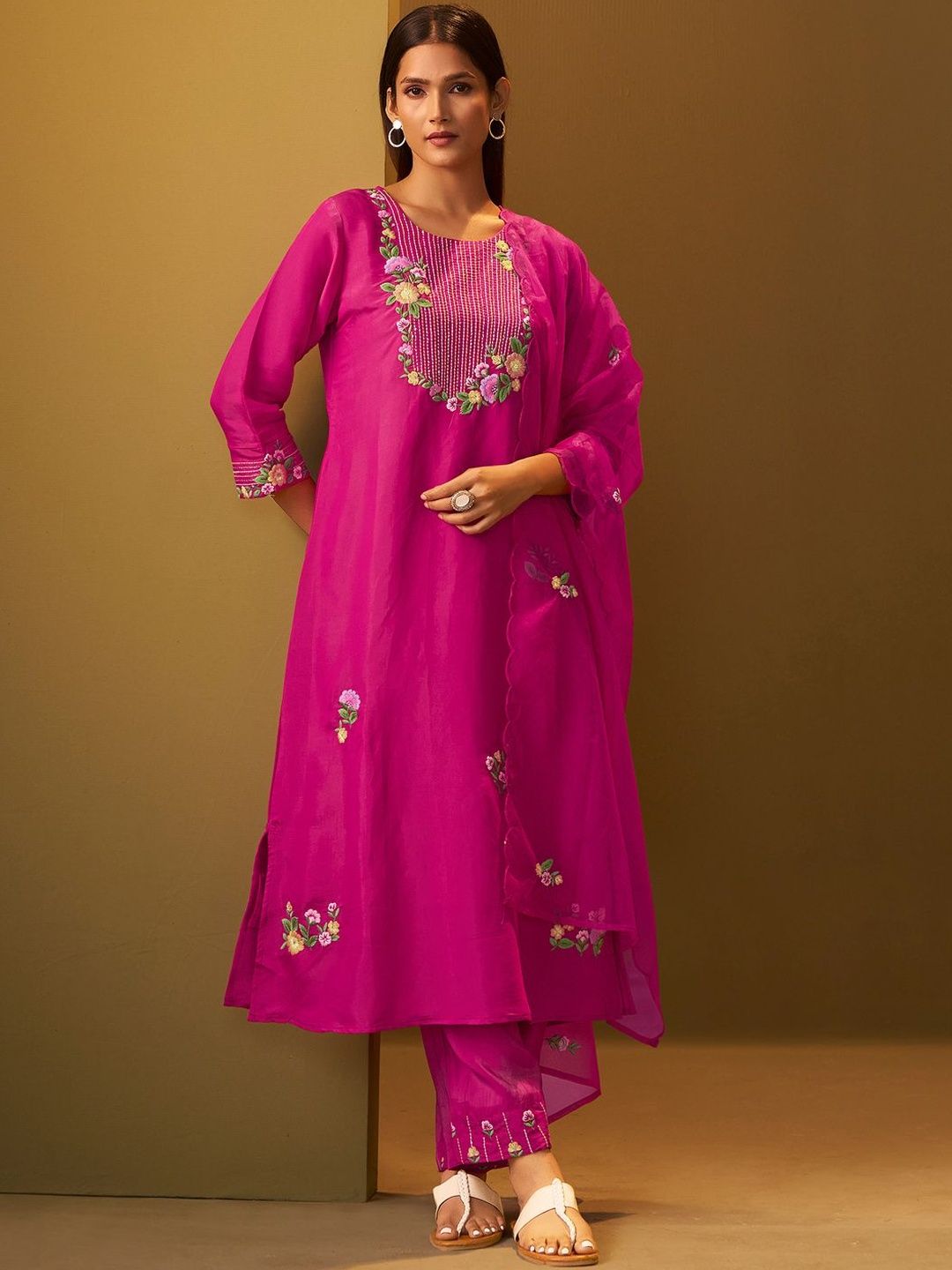 Dhiyona IE Women Floral Embroidered Thread Work Kurta With Trousers & With Dupatta