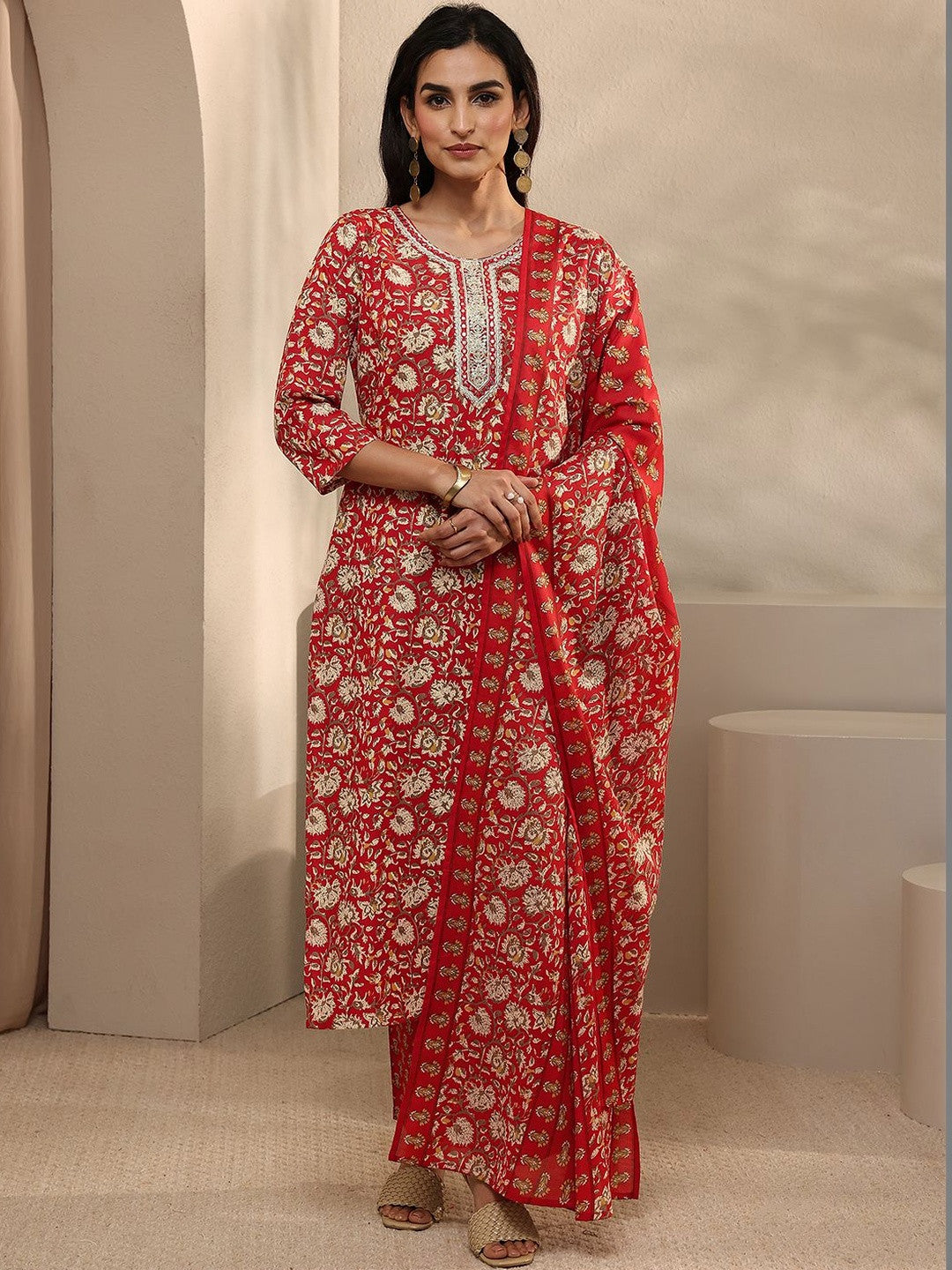 Women Floral Printed Regular Thread Work Kurta with Trousers & With Dupatta