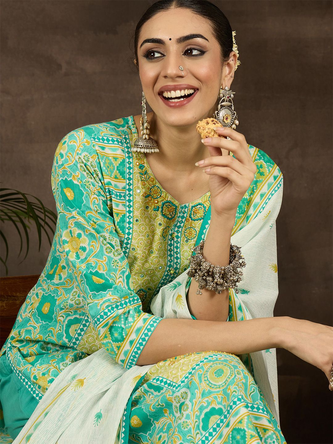 Dhiyona IE Women Floral Embroidered Regular Pure Cotton Kurta with Trousers & With Dupatta