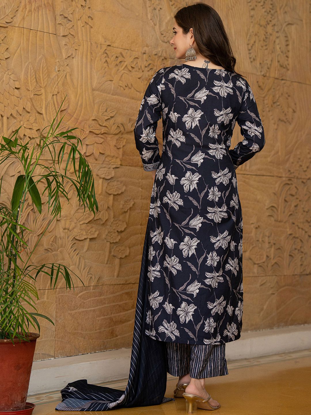 Dhiyona KL Floral Printed Gotta Patti Straight Kurta With Trouser & Dupatta
