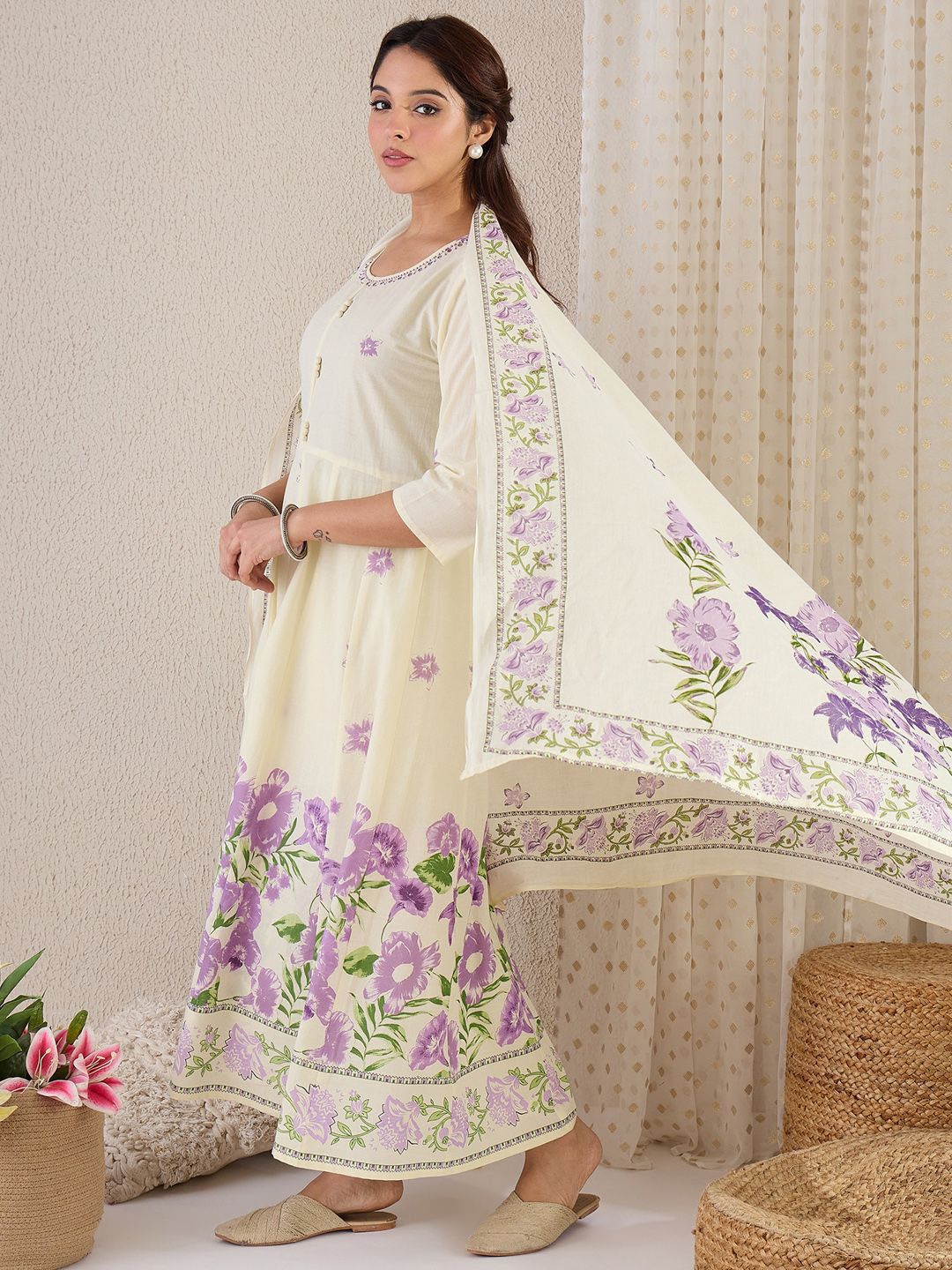 Women Floral Printed Regular Beads and Stones Pure Cotton Kurta Set