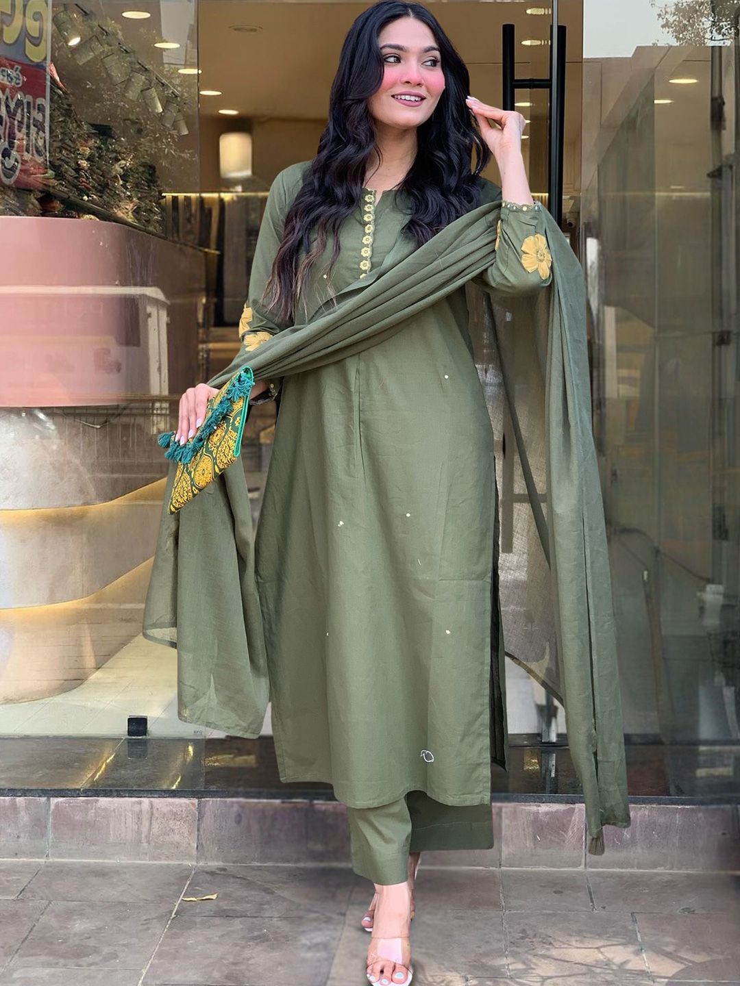 Dhiyona KL Women Floral Embroidered Kurta with Palazzo & Dupatta