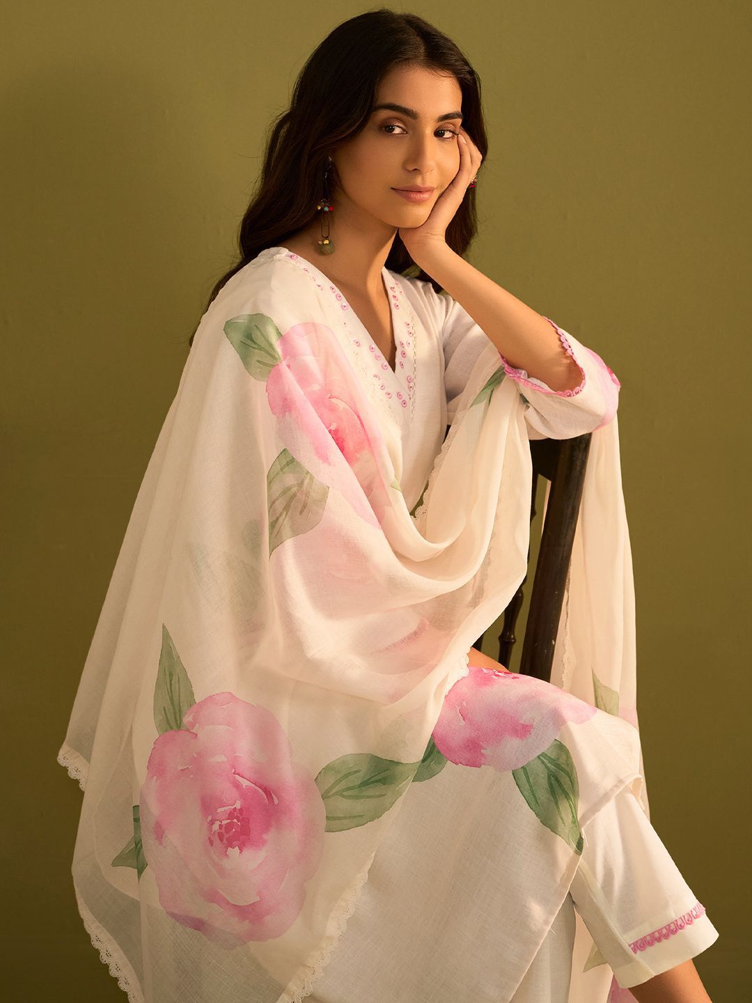 Dhiyona IE Women Floral Printed Regular Sequinned Linen Kurta with Trousers & With Dupatta