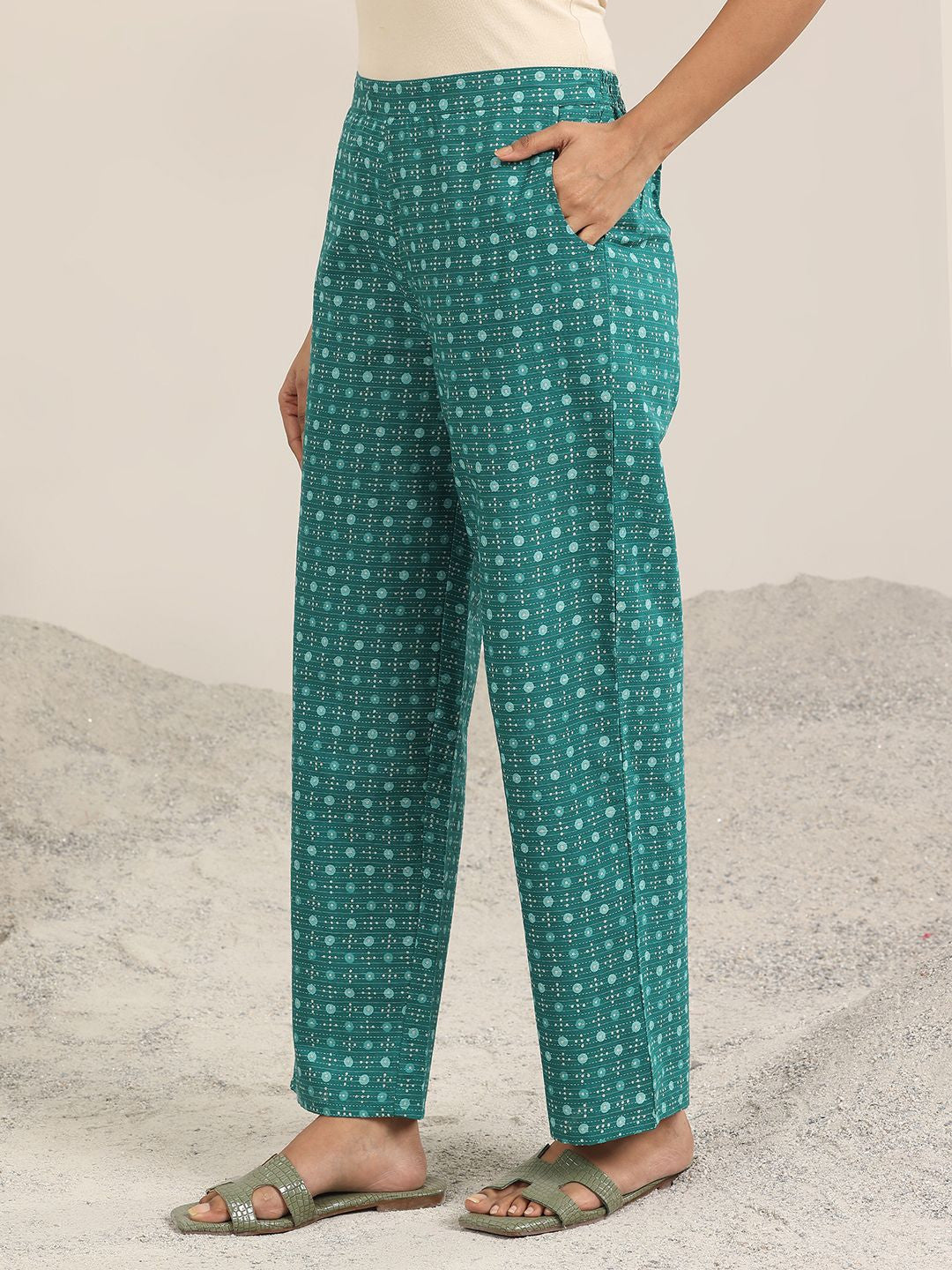 Teal Blue Floral Printed V-Neck Puffed Sleeves Straight Kurta With Trousers