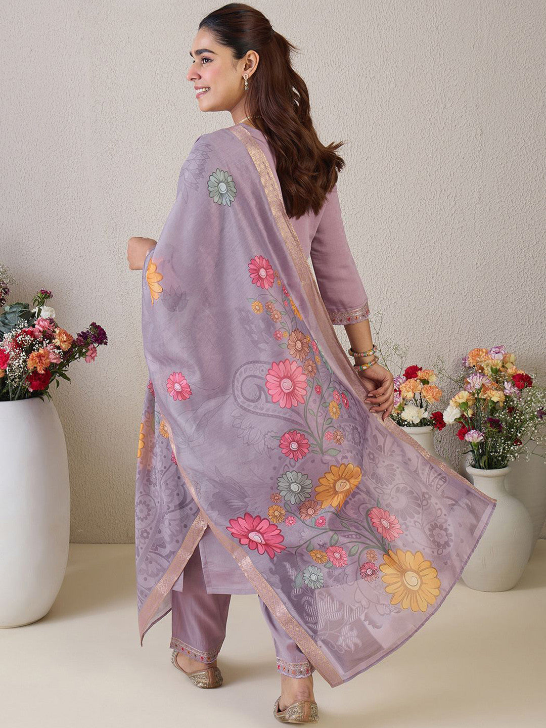 Floral Embroidered Round Neck Thread Work Straight Kurta & Trousers & Dupatta