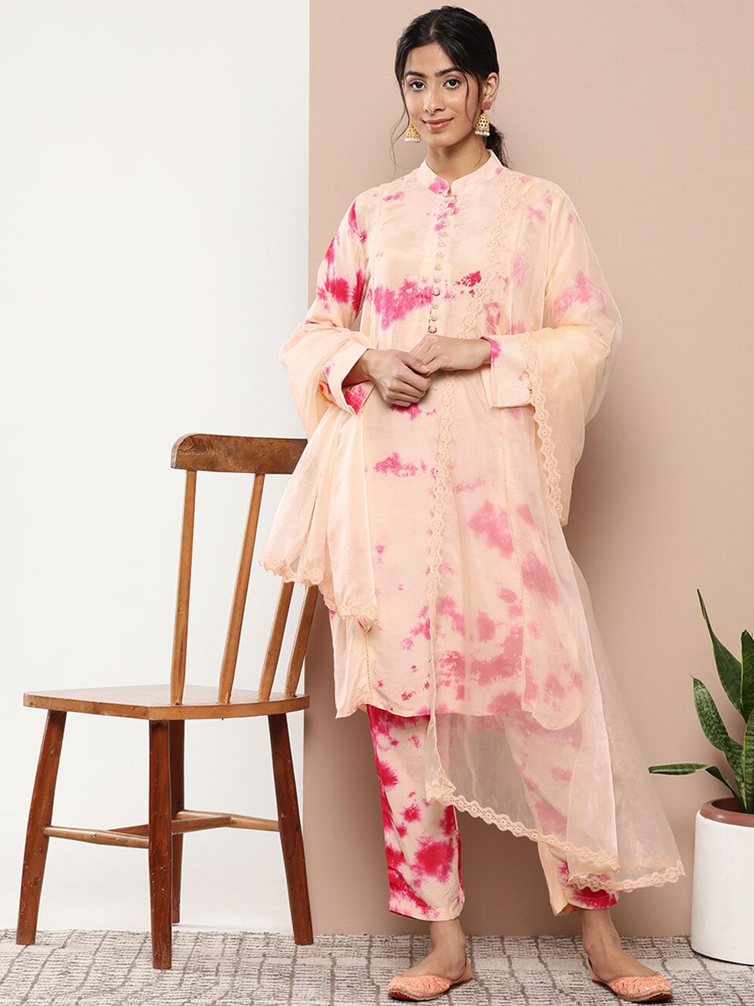 Dhiyona KL Abstract Printed Mandarin Collar Straight Kurta & Trouser With Dupatta