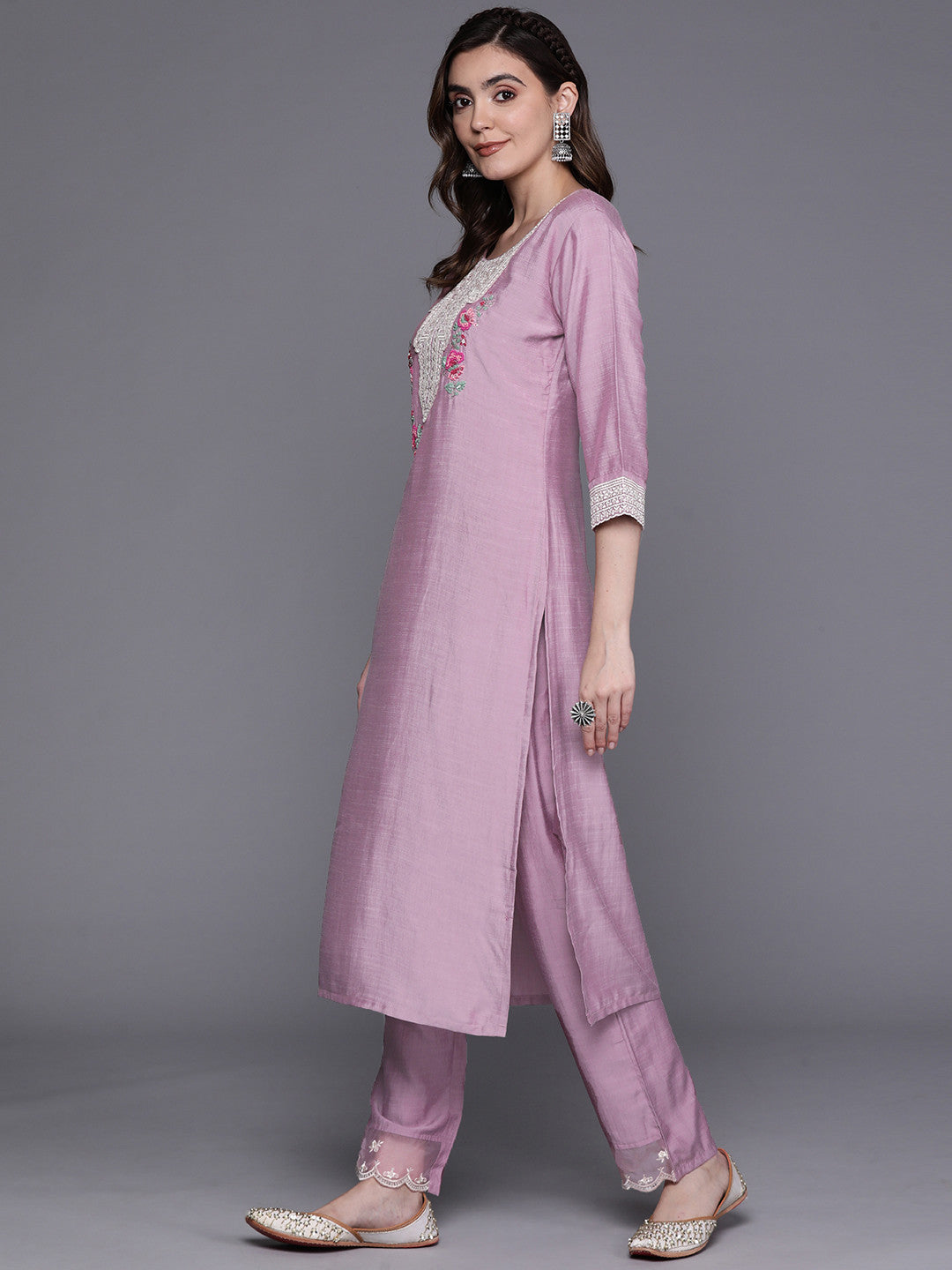 Floral Embroidered Regular Thread Work Kurta With Trousers & Dupatta