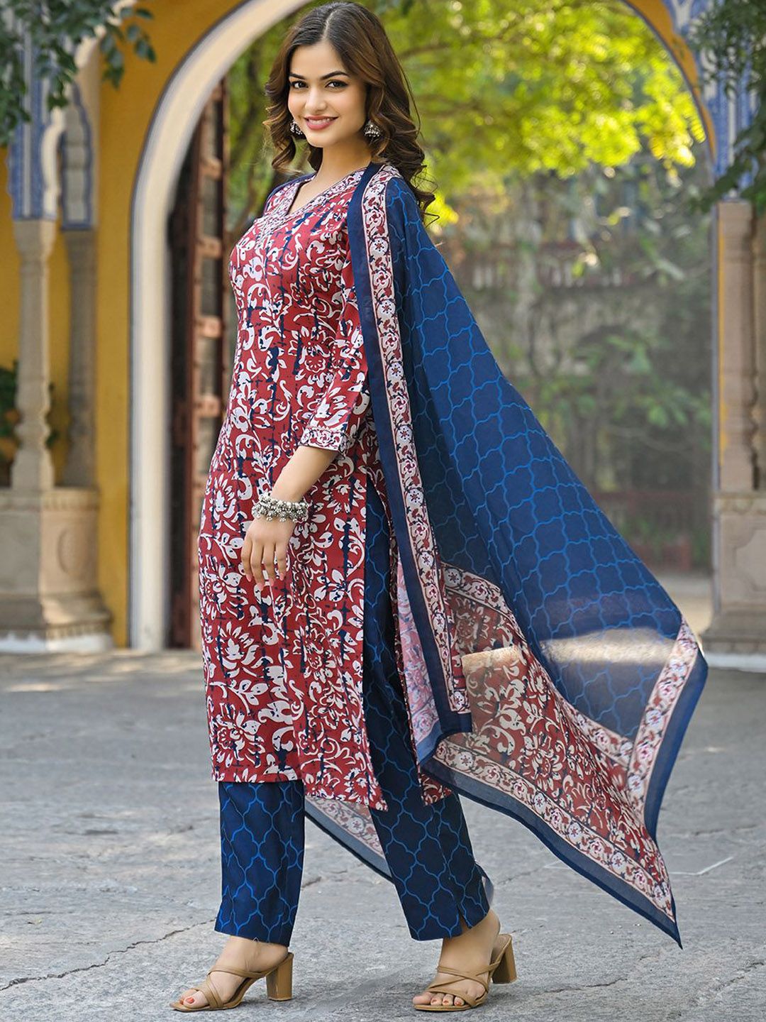 Dhiyona KL Women Ethnic Motifs Printed Regular Kurta with Trousers & With Dupatta