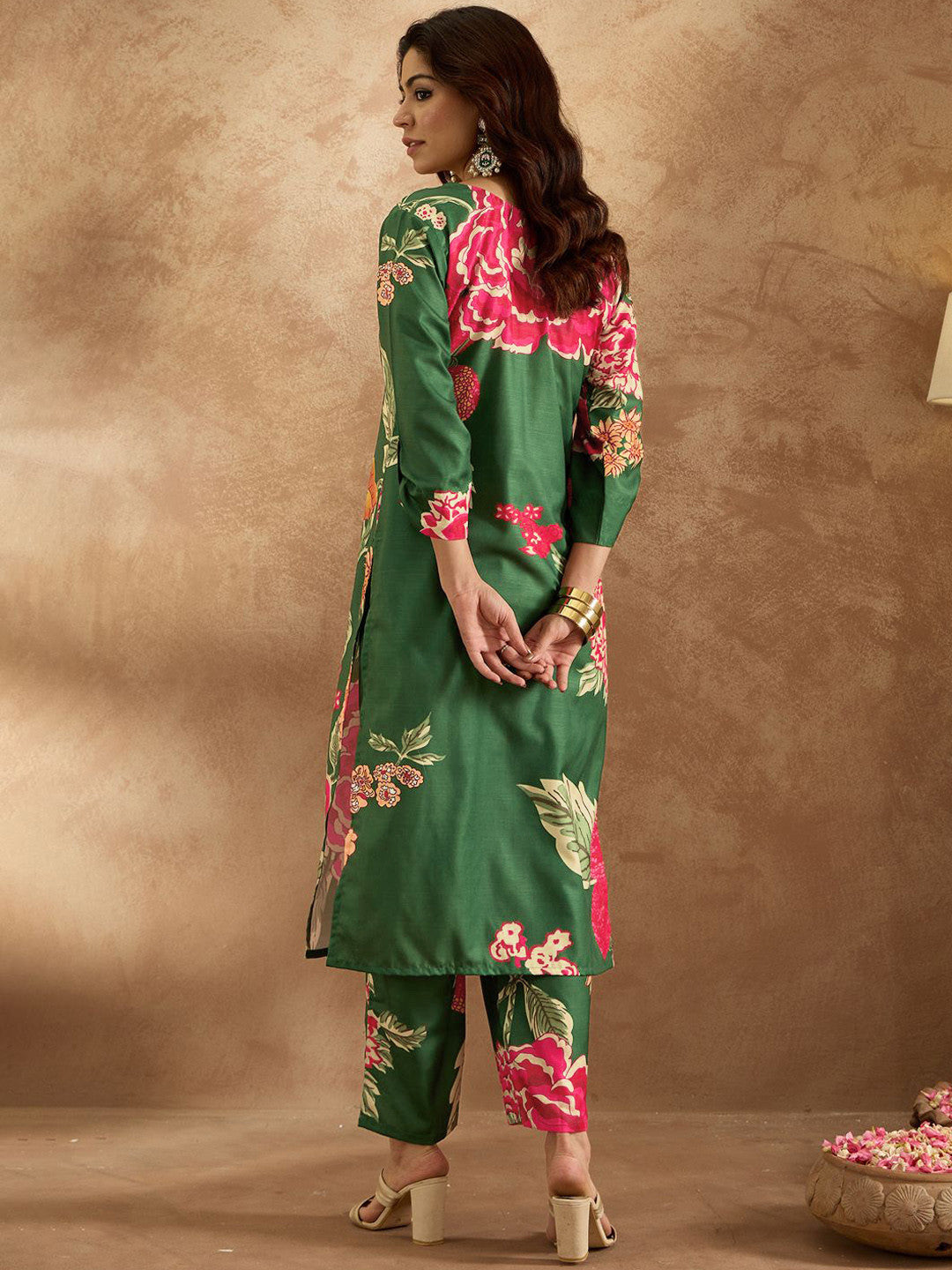 Women Floral Printed Regular Kurta with Trousers