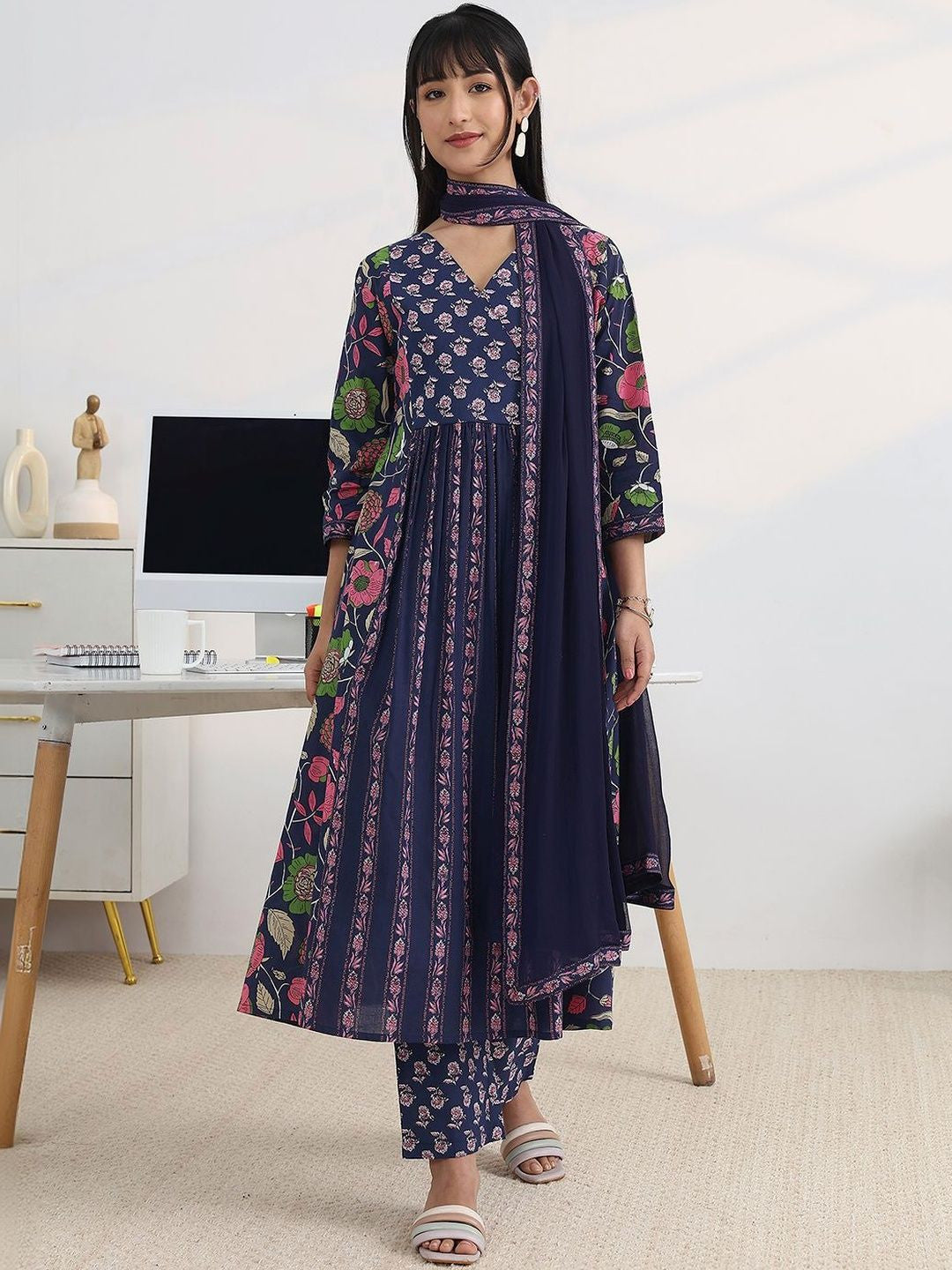 Women Floral Printed Panelled Kurta with Trousers & With Dupatta
