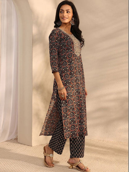 Women Ethnic Motifs Printed Regular Thread Work Kurta with Trousers & With Dupatta