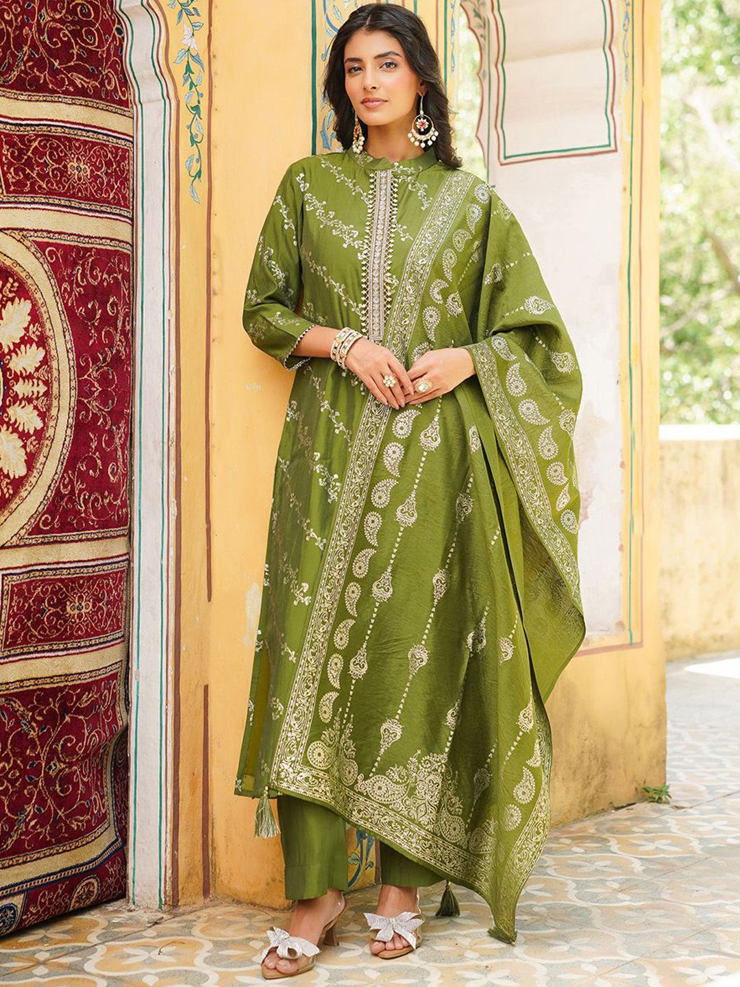 Dhiyona KL Women Floral Printed Regular Kurta with Trousers & Dupatta
