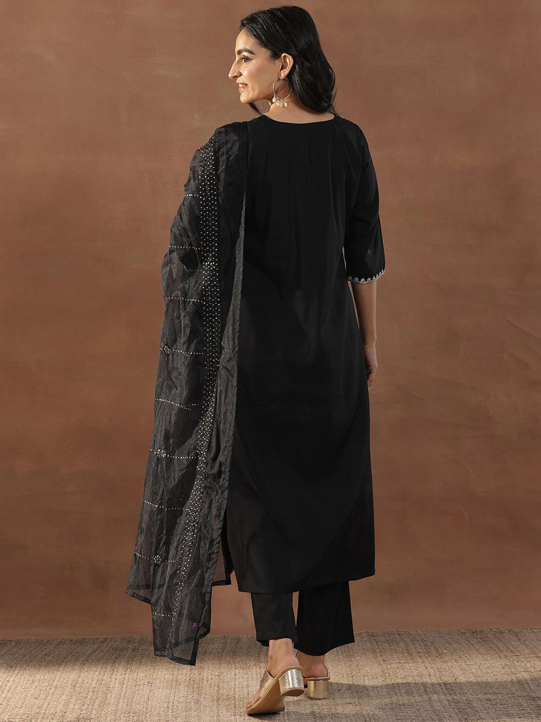 Women Floral Embroidered Regular Kurta with Trousers & With Dupatta