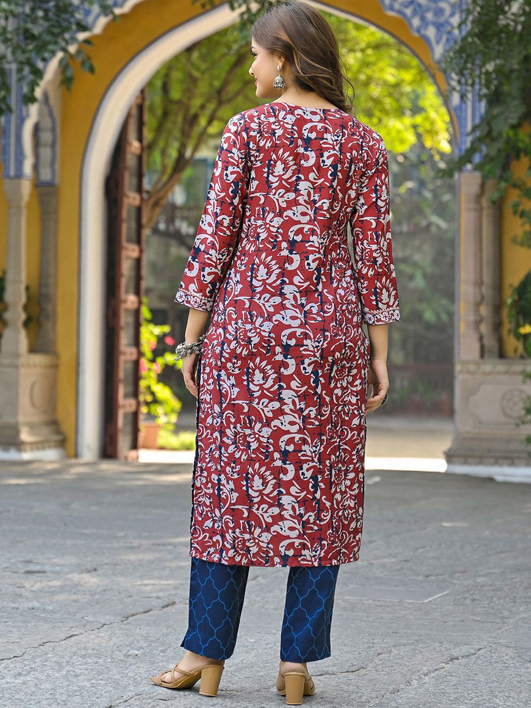 Dhiyona KL Women Ethnic Motifs Printed Regular Kurta with Trousers & With Dupatta