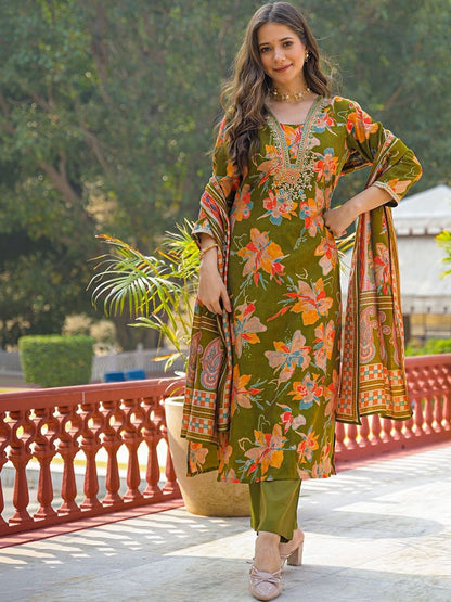 Dhiyona KL Women Floral Printed Regular Thread Work Kurta with Trousers & With Dupatta