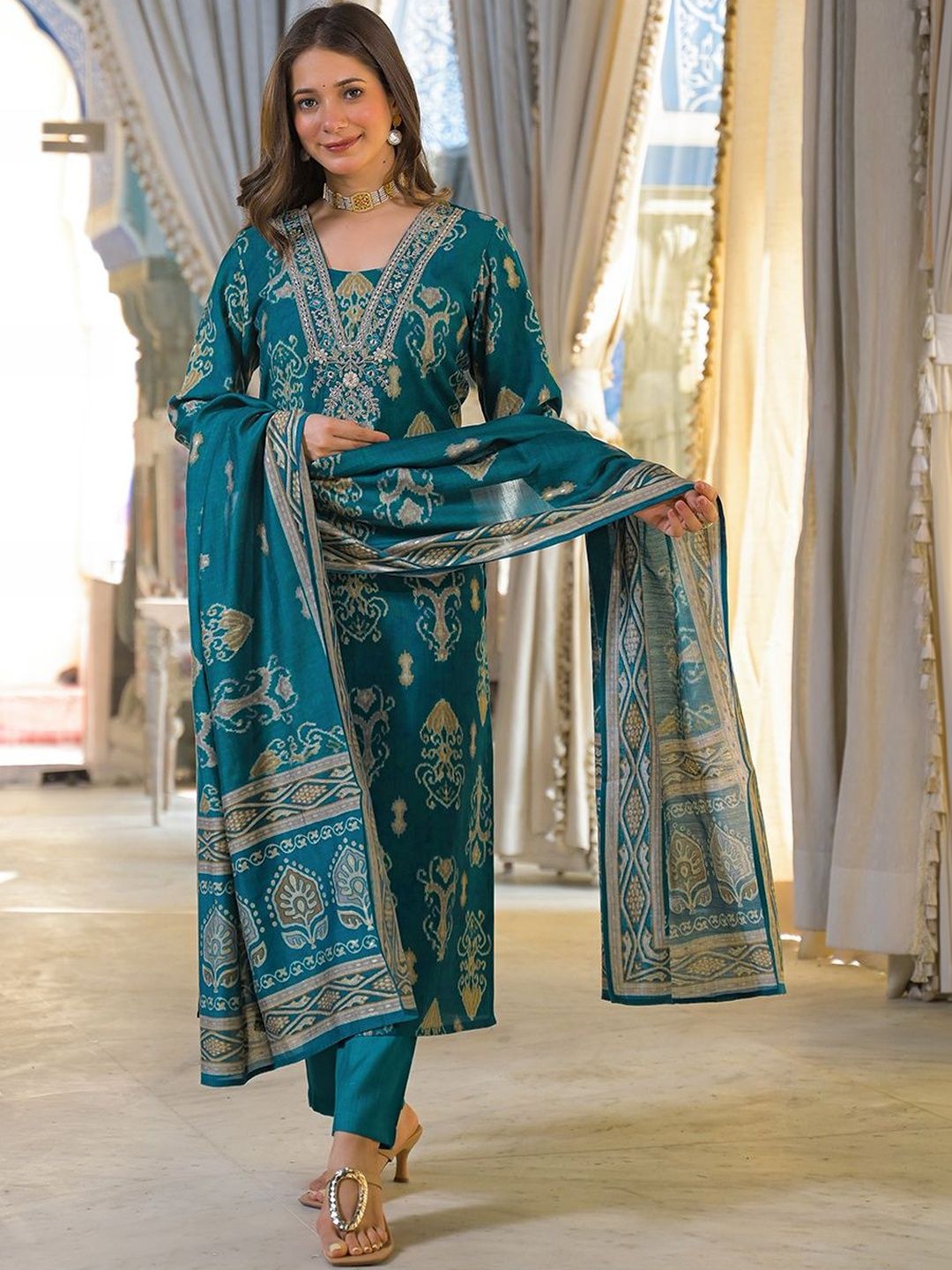 Dhiyona KL Women Ethnic Motifs Printed Regular Thread Work Kurta with Trousers & With Dupatta