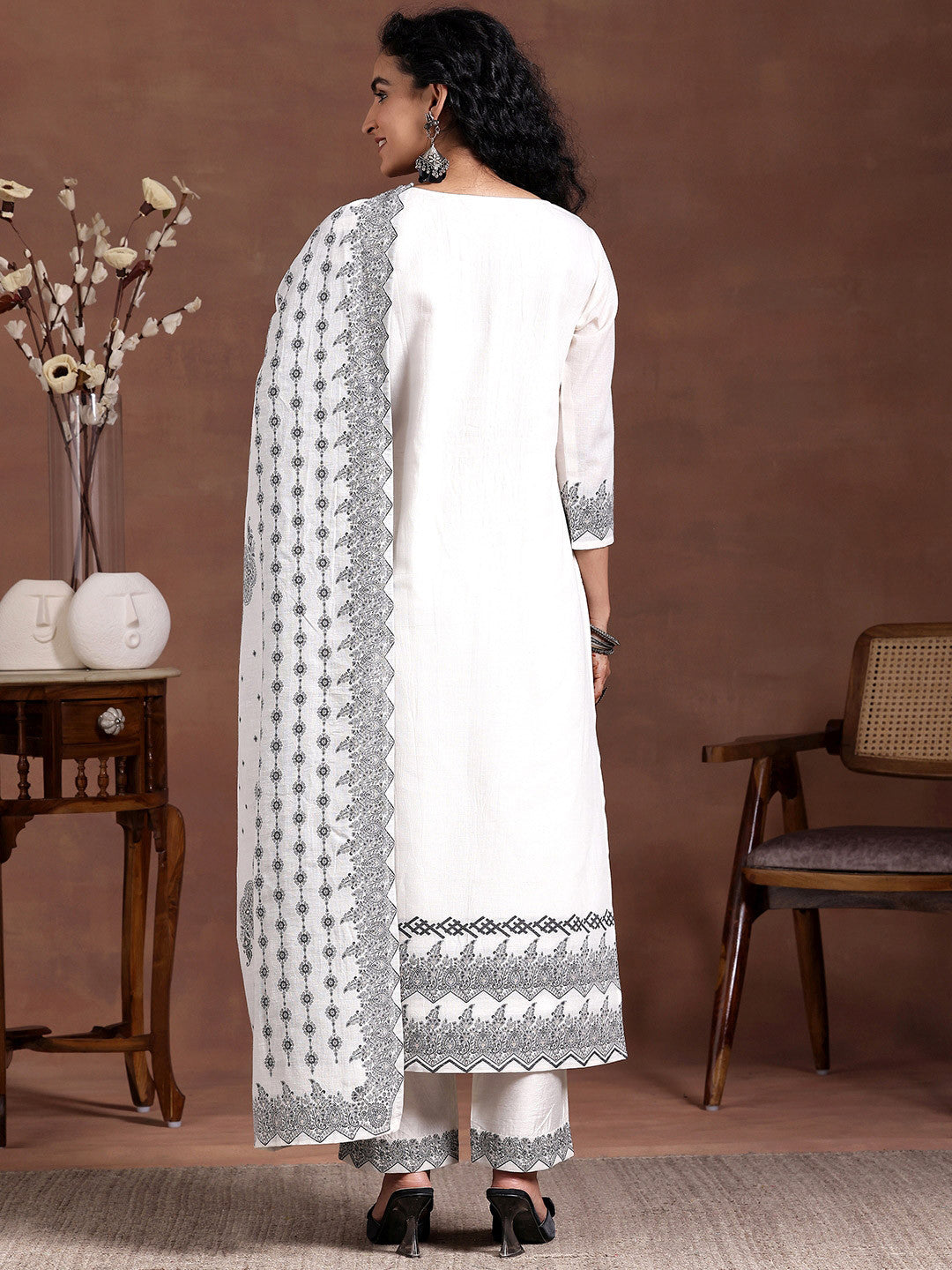 Women Ethnic Motifs Embroidered Regular Thread Work Linen Kurta with Trousers & With Dupatta