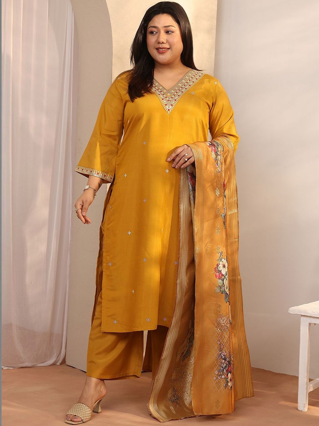 Dhiyona Women's Plus Size Floral Embroidered Kurta with Trousers & With Dupatta