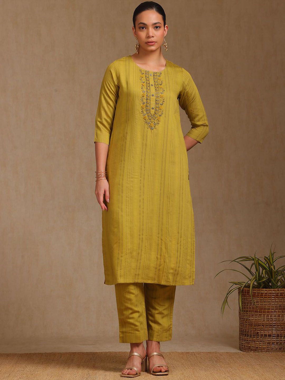 Dhiyona SO Women's Women Embroidered Regular Beads and Stones Kurta with Trousers