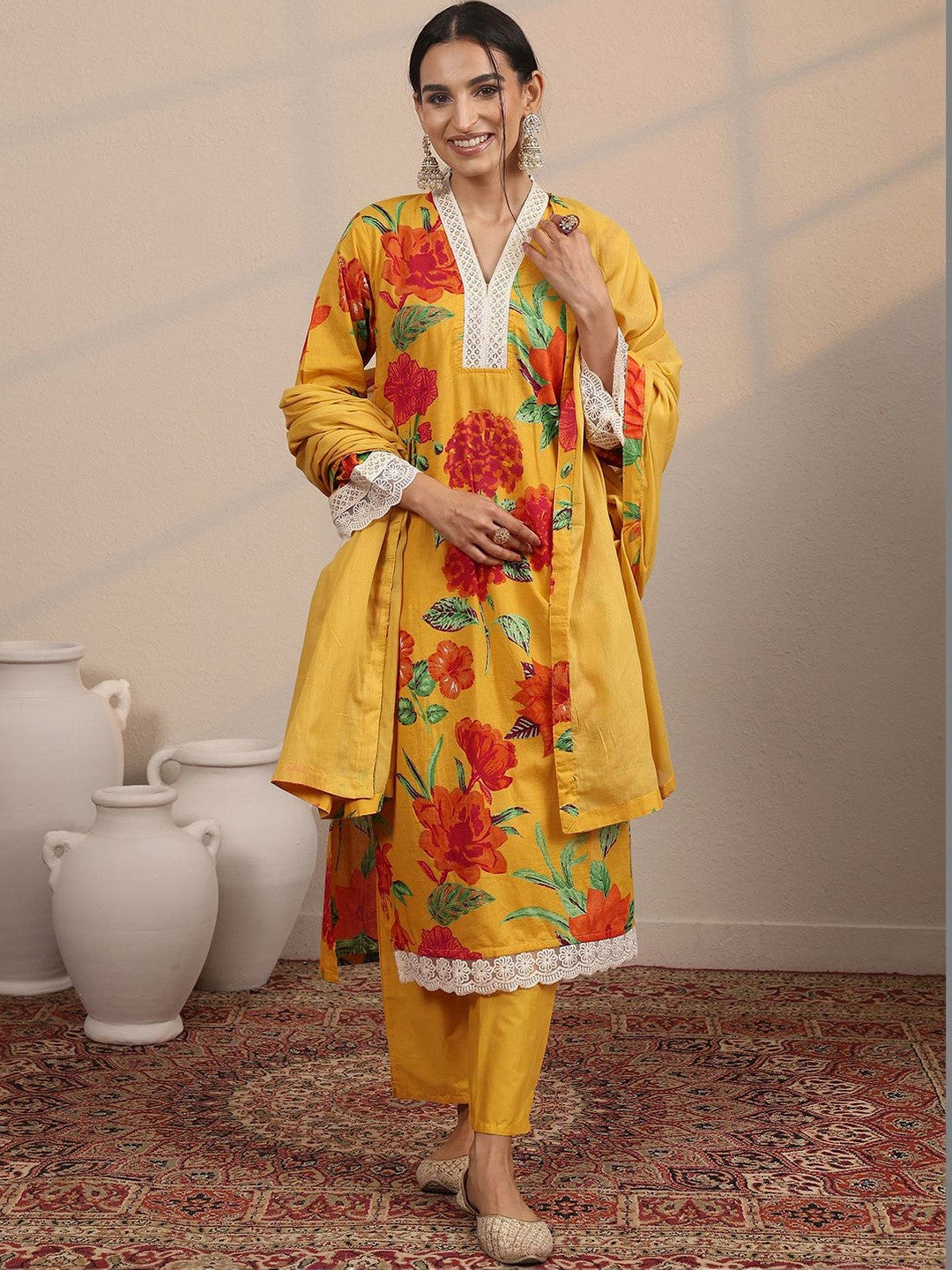 Women Floral Printed Regular Kurta with Trousers & With Dupatta