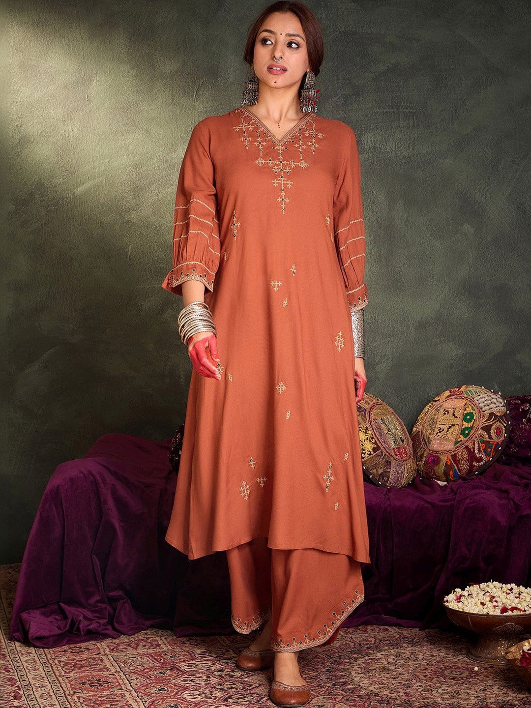 Women Ethnic Motifs Embroidered Regular Thread Work Kurta with Palazzos
