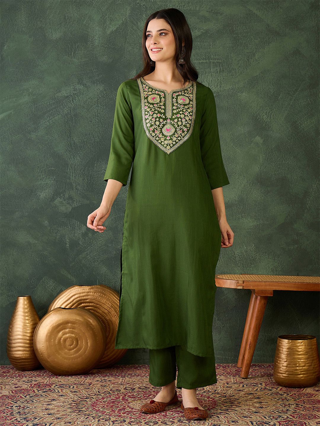 Dhiyona KL Women Floral Embroidered Regular Chikankari Kurta with Trousers & With Dupatta