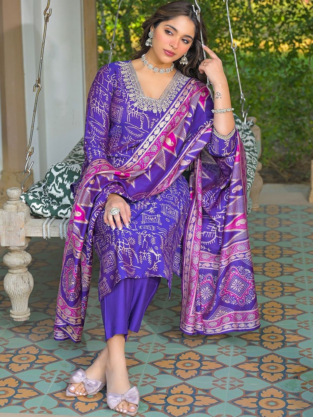 Dhiyona KL Women Ethnic Motifs Printed Regular Thread Work Kurta with Trousers & With Dupatta