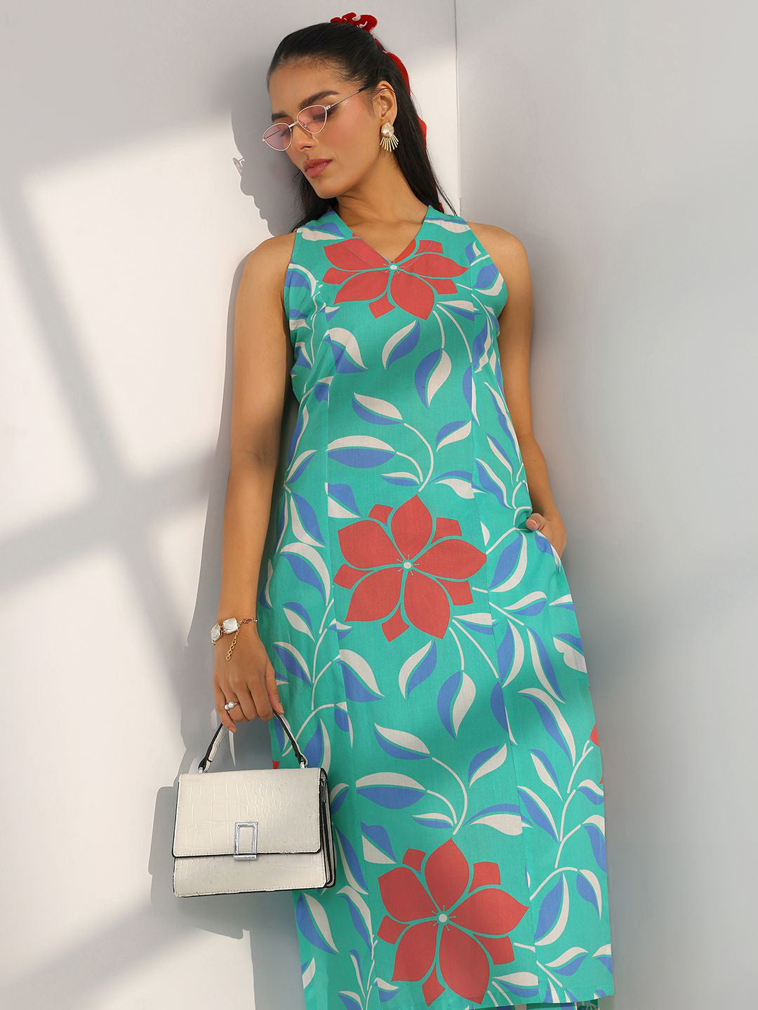 Women Floral Printed Kurta with Trousers