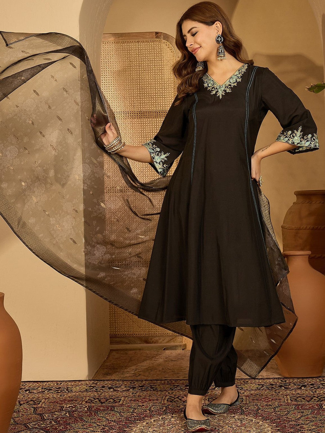 Women Black Embroidered Kurta Sets With Dupatta
