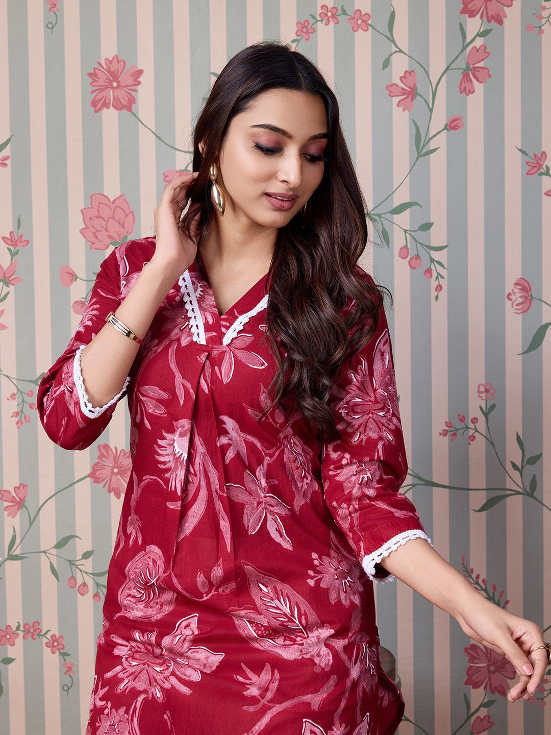 Dhiyona OD  Floral Printed Pure Cotton Straight Kurta