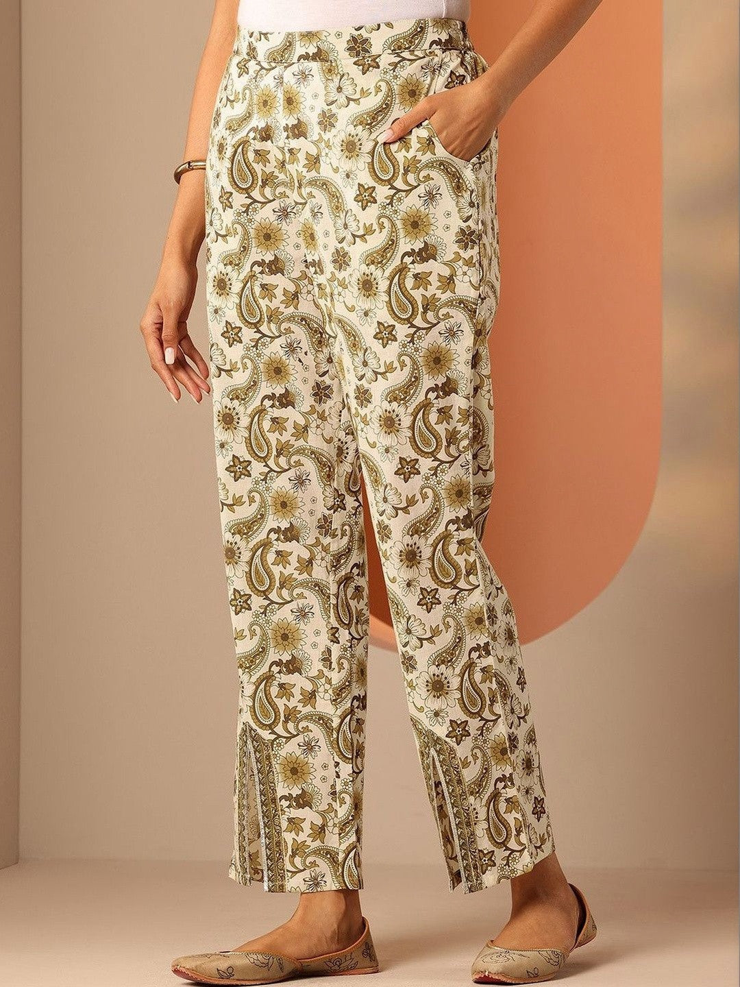 Women Ethnic Motifs Printed Regular Kurta with Trousers & With Dupatta