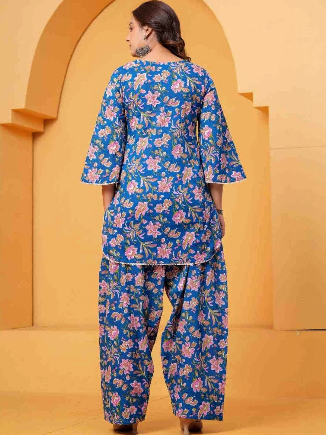 Women Floral Printed Regular Pure Cotton Kurta with Patiala