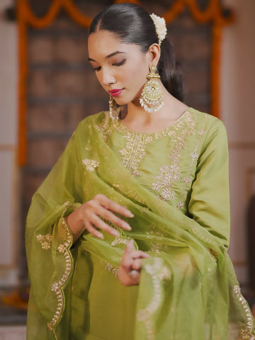 Women's Green embroidered Kurta with Trousers with dupatta