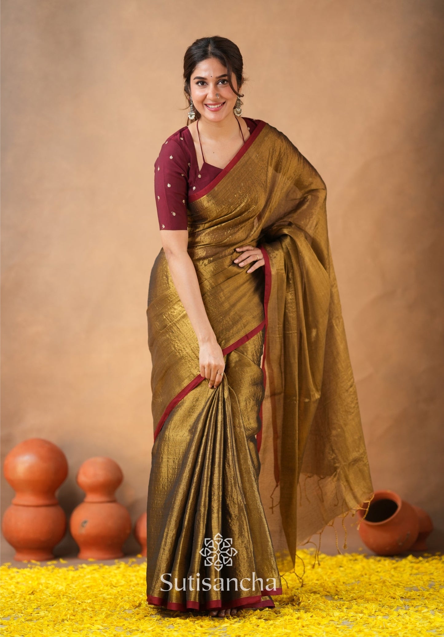 Dhiyona SS Ivory Gold Horizon – Flowing with Regal Charm