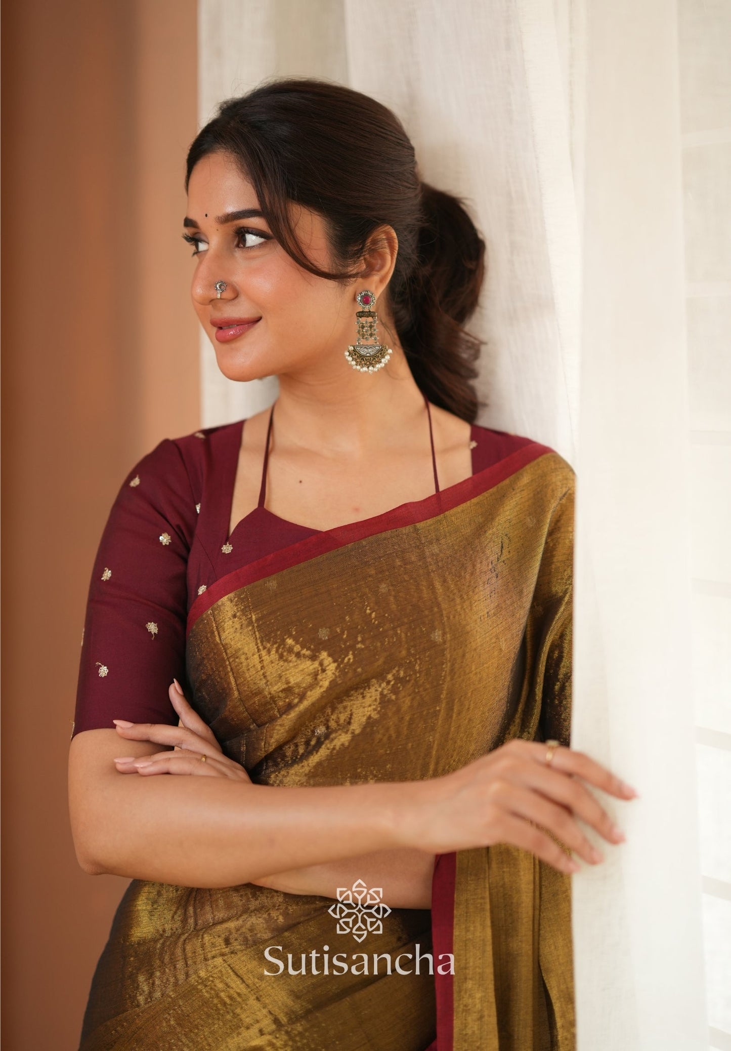 Dhiyona SS Ivory Gold Horizon – Flowing with Regal Charm