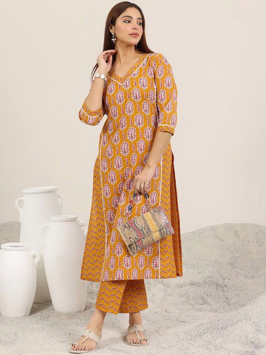 Women Floral Printed Regular Kurta with Trousers
