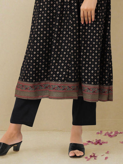 Dhiyona IS Women's Floral Printed V-Neck A-Line Kurta With Trousers